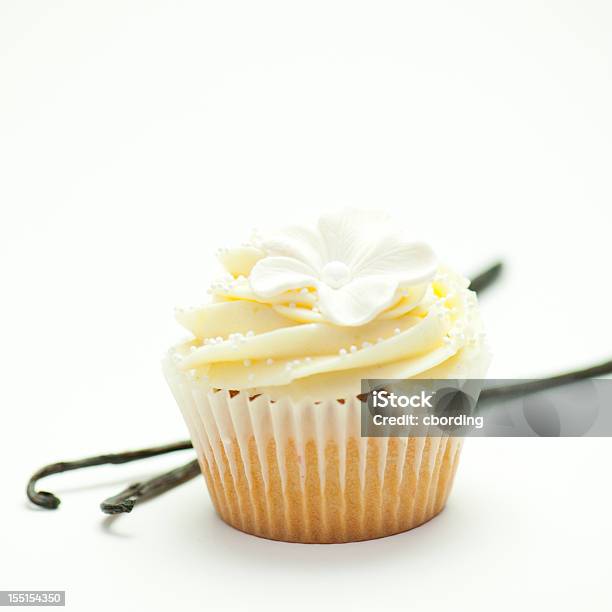 Wanilia Cupcake - zdjęcia stockowe i więcej obrazów Cupcake - Cupcake, Wanilia, Białe tło