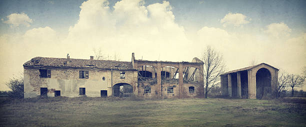 istock Abandoned Italian Farm. Vintage style 155154814