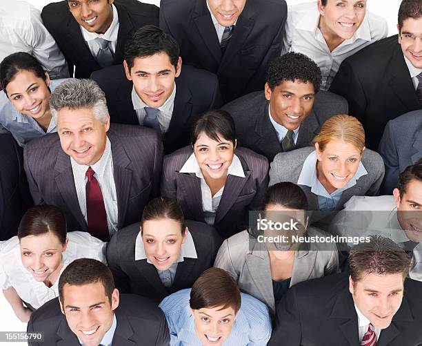 群衆のビジネスマン笑顔 - 群集のストックフォトや画像を多数ご用意 - 群集, 見上げる, ビジネスパーソン