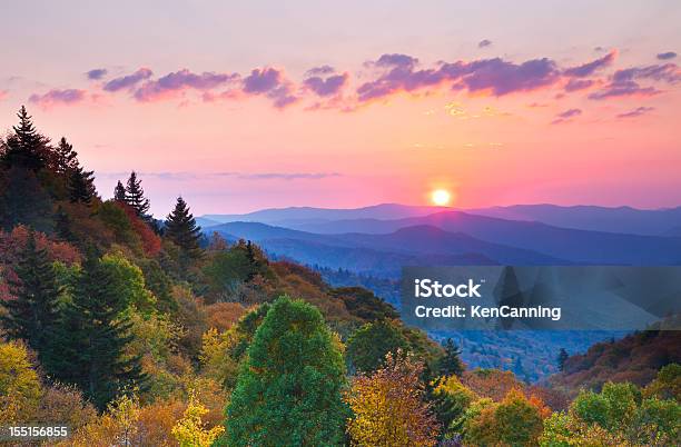 Autunno Montagna Alba - Fotografie stock e altre immagini di Parco Nazionale Great Smoky Mountains - Parco Nazionale Great Smoky Mountains, Tramonto, Autunno