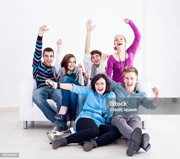 Foto de Feliz Grupo De Amigos e mais fotos de stock de Fundo Branco - Fundo Branco, Jovem Adulto, Adolescente