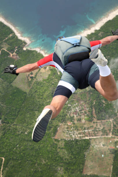 chute libre - skydiving air aerial view vertical photos et images de collection