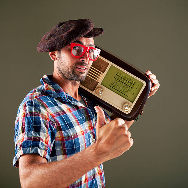 istock Old radio and thumbs up 155157155