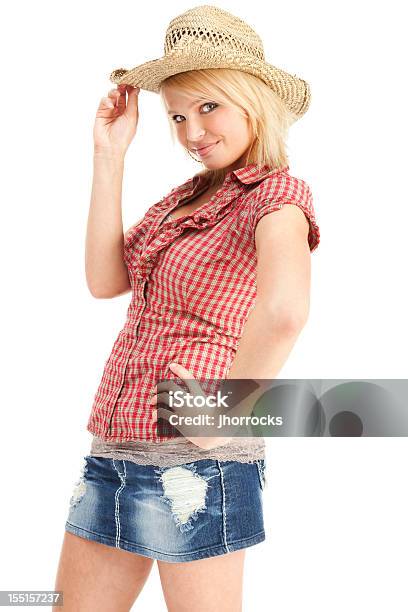 Bella Cowgirl Sollevare Il Cappello - Fotografie stock e altre immagini di 18-19 anni - 18-19 anni, A quadri, Adulto