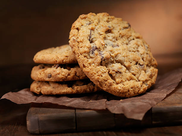 galletas de avena con pasas - nobody cookie oat close up fotografías e imágenes de stock