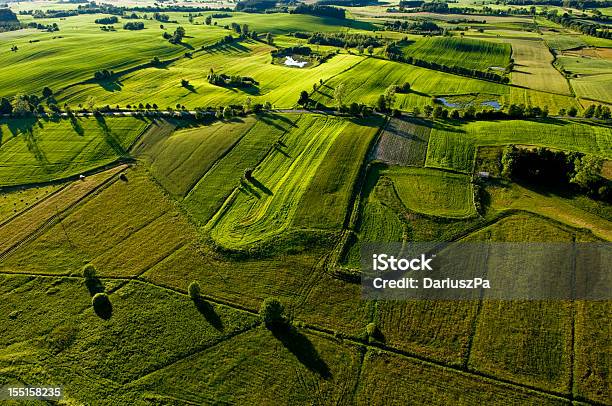 Foto de Foto Aérea De Terras e mais fotos de stock de Agricultura - Agricultura, Ajardinado, Aldeia
