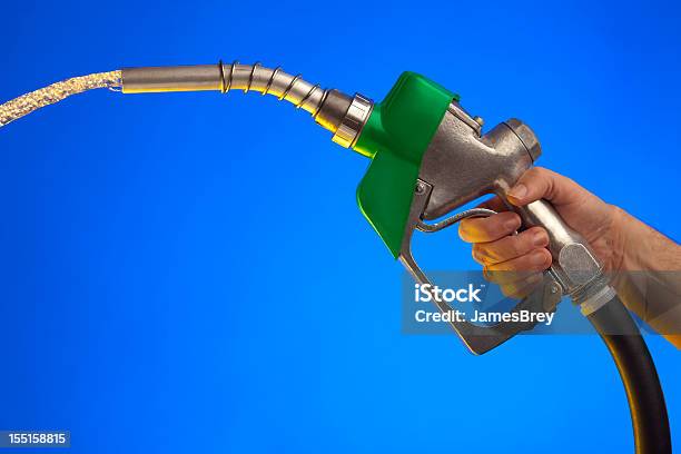 가솔린 노즐 촬영 연료 따르기에 대한 스톡 사진 및 기타 이미지 - 따르기, 연료 및 전력 생산, 화석 연료