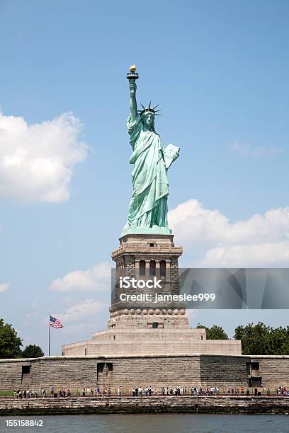 Foto de Estátua Da Liberdade e mais fotos de stock de Atlântico Central EUA - Atlântico Central EUA, Azul, Céu - Fenômeno natural