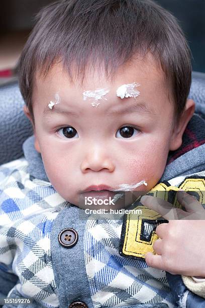 Bambino Compleanno - Fotografie stock e altre immagini di 12-17 mesi - 12-17 mesi, Ambientazione interna, Antigienico