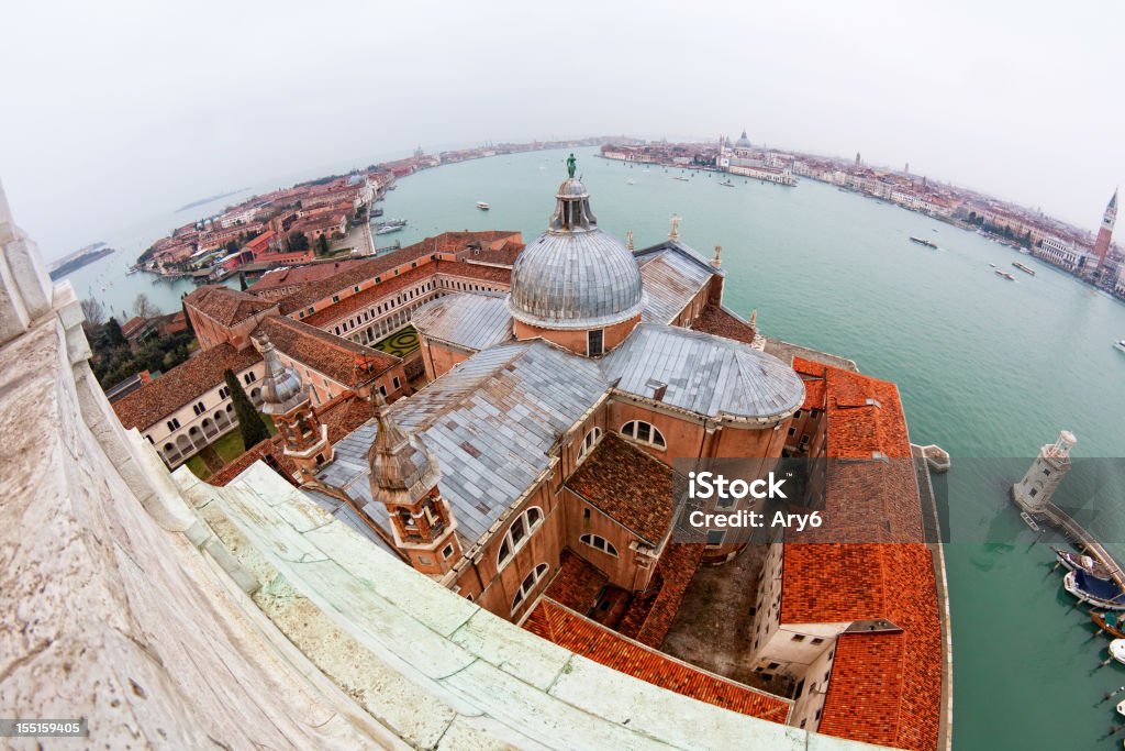 Dettaglio Chiesa di architettura a Venezia Italia, fisheye - Foto stock royalty-free di Ambientazione esterna