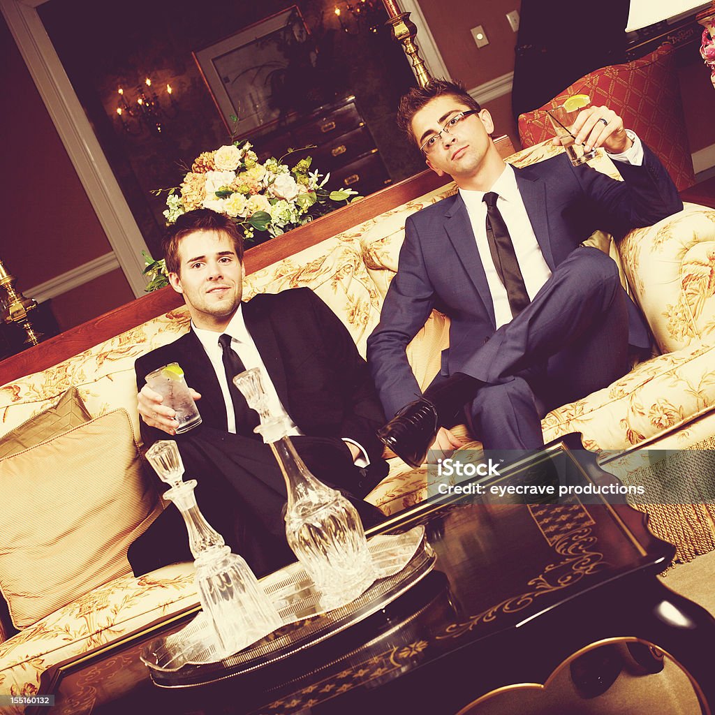 Casamento Noivo groomsman a descontrair - Royalty-free Adulto Foto de stock