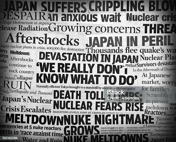 Japón Terremoto Encabezado Collage De Dos Foto de stock y más banco de imágenes de Blanco y negro - Blanco y negro, Periódico, Accidentes y desastres