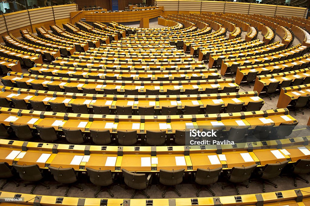 Montagem Parlamento Europeu quarto vazio de Bruxelas - Foto de stock de Parlamento Europeu - Edifício do Parlamento royalty-free