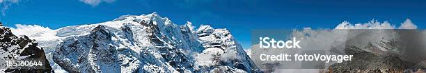Foto de Himalaia Pico Da Montanha De Panorama Nepal e mais fotos de stock de Aventura - Aventura, Azul, Beleza natural - Natureza