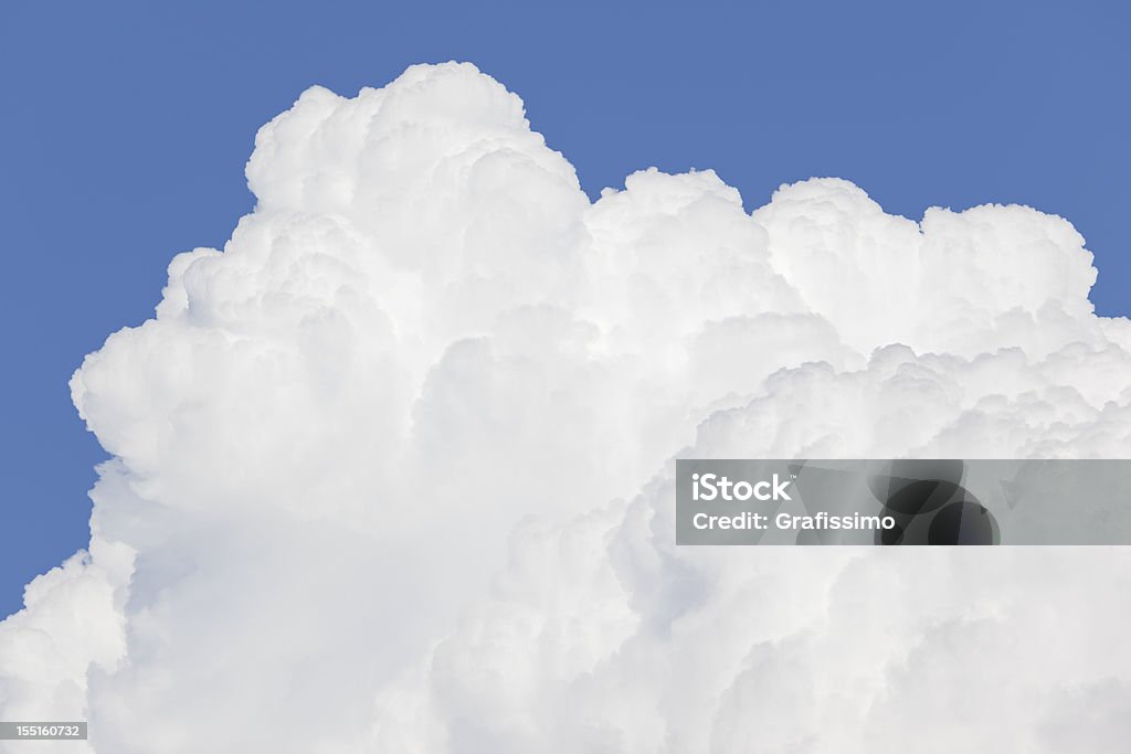 Grande cumulus nuvem branca com céu azul - Foto de stock de Alto-Cúmulo royalty-free