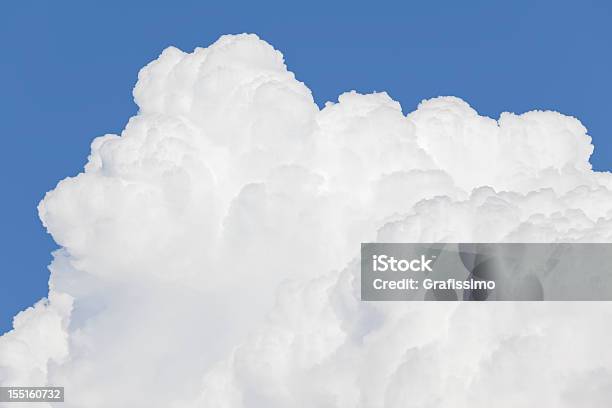 Большой Белый Кучевое Облако С Небесноголубой — стоковые фотографии и другие картинки Высококучевые облака - Высококучевые облака, Горизонтальный, Живописный