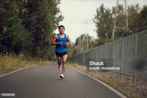 Foto de Runner e mais fotos de stock de Azul - Azul, Bosque - Floresta, Camisas