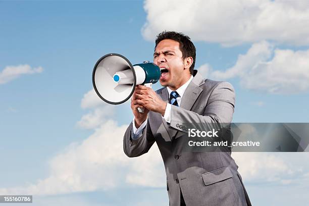 Biznesmen Krzyczy W Megafon - zdjęcia stockowe i więcej obrazów Krzyczeć - Krzyczeć, Megafon, Biznes