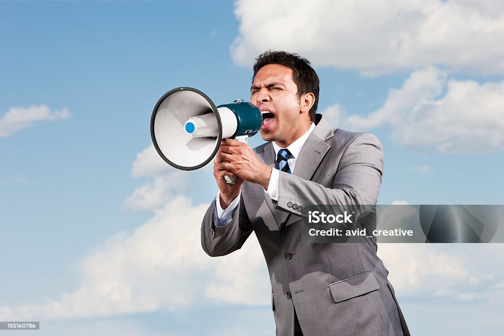 Empresário gritar com megafone - Foto de stock de Berrar royalty-free