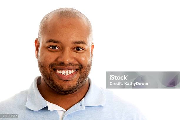 Uśmiechająca Się African American Człowiek - zdjęcia stockowe i więcej obrazów 35-39 lat - 35-39 lat, Afrykanin, Białe tło
