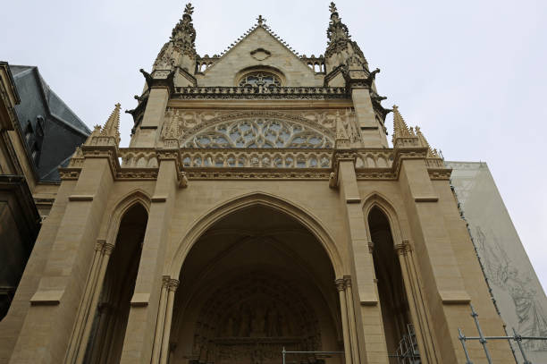 istock Front facade of Sainte-Chapelle 1551642791