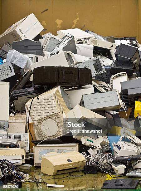 Lixo Electrónico - Fotografias de stock e mais imagens de Computador - Computador, Lixo Industrial, Antigo