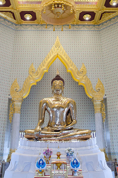 istock Golden Buddha, Wat Traimit, China Town, Thailand 155221310