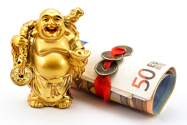 gold buddha mit geld - buddha laughing guru smiling stock-fotos und bilder