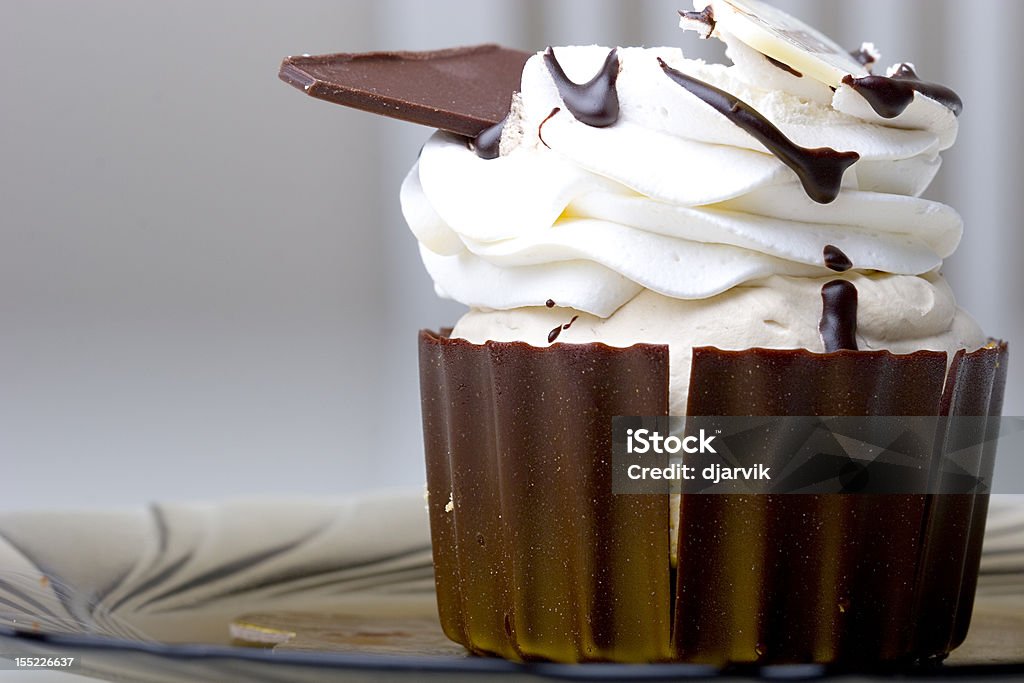 Pastry Тирамису вкусные кремовый десерт на тарелке - Стоковые фото Без людей роялти-фри
