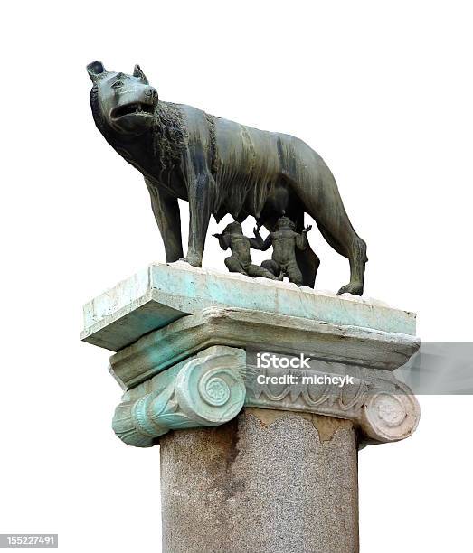 La Famosa Estatua De Ellalobo En Roma Foto de stock y más banco de imágenes de Alerta - Alerta, Alimento, Amamantar