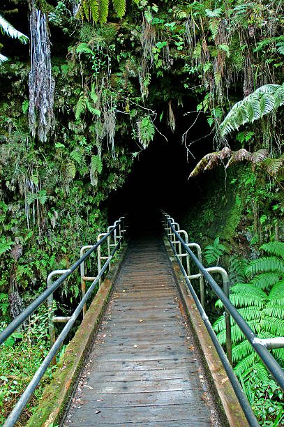 istock Thirstens Lava Tube, Big Island 155228249
