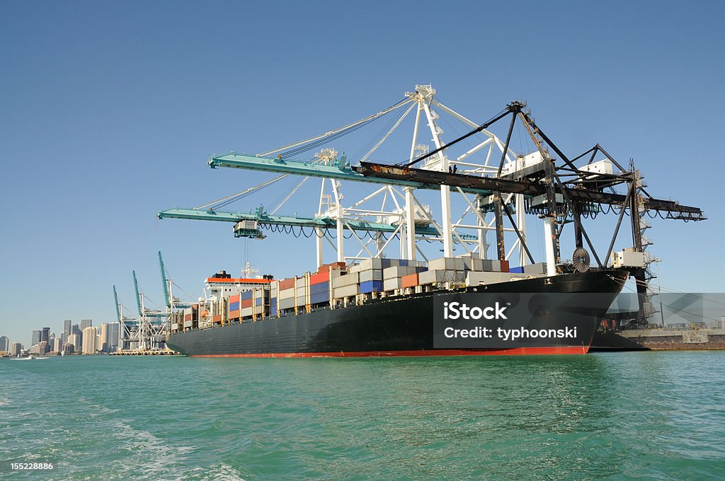 Cargo dans le Port industriel - Photo de Miami libre de droits