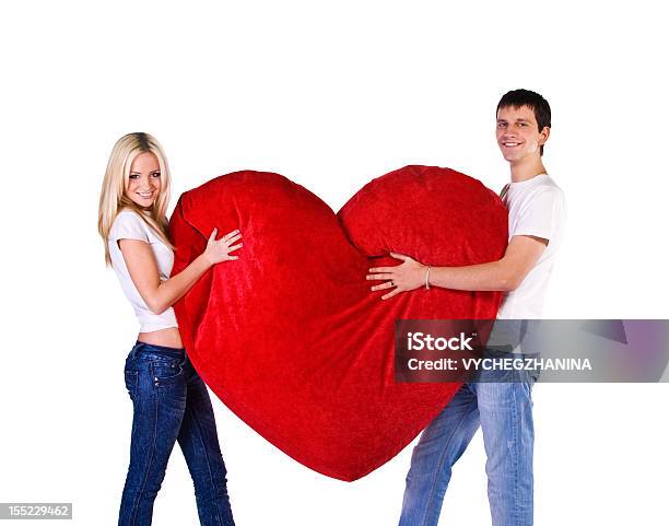 Pareja Joven Con Un Gran Corazón Foto de stock y más banco de imágenes de Adolescencia - Adolescencia, Adulto, Adulto joven