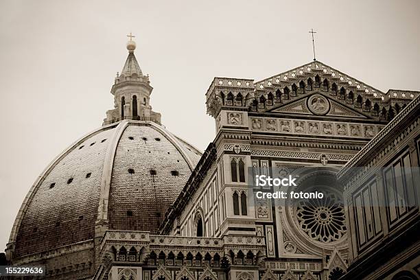 Cúpula De Florencia En La Nieve Foto de stock y más banco de imágenes de Aire libre - Aire libre, Antigüedades, Arquitectura