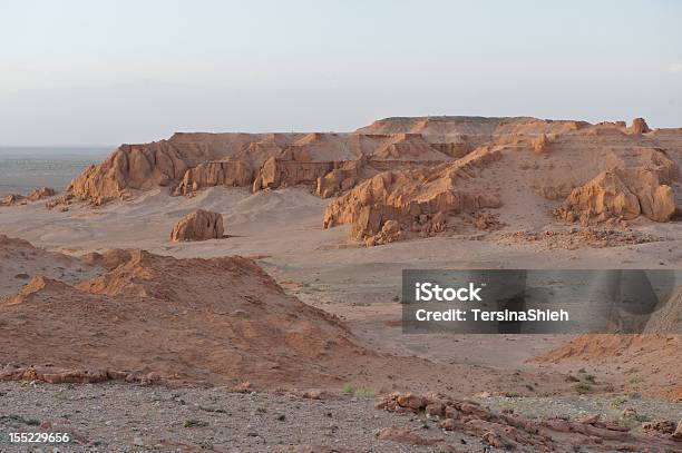 Foto de Bayanzag Ao Pôrdosol e mais fotos de stock de Deserto - Deserto, Deserto de Gobi, Exterior