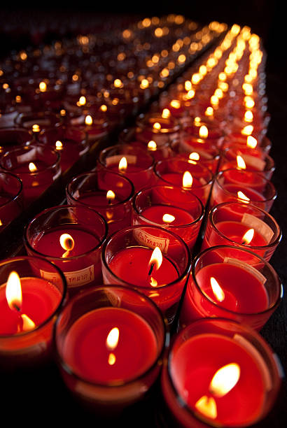 istock arranged red candle in the glass jar(wide angle) 155230389