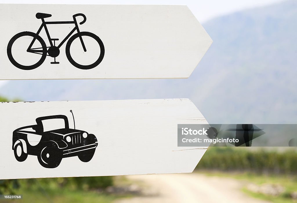 Modo di auto e biciclette - Foto stock royalty-free di Ambientazione esterna