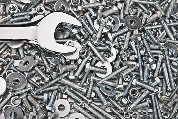 cromo chave inglesa, porcas e parafusos útil como fundo - bolt nut screw hardware store imagens e fotografias de stock