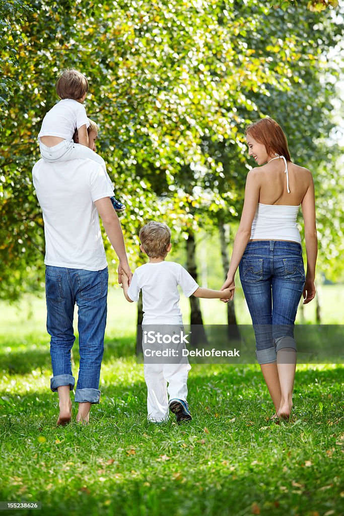 Familia pie - Foto de stock de Actividad libre de derechos