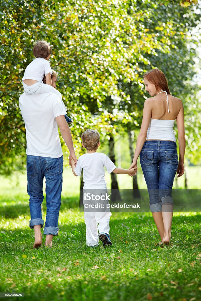 Famille à pied - Photo de Activité libre de droits