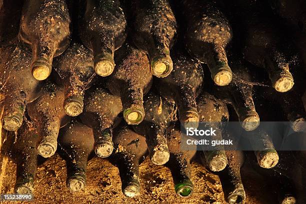 旧ワインをボトルではヴィンテージワインのコレクション - ワインのストックフォトや画像を多数ご用意 - ワイン, ワインボトル, 人物なし