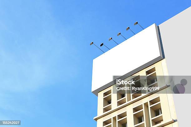 巨大な空の看板の建物 - からっぽのストックフォトや画像を多数ご用意 - からっぽ, カラー背景, コミュニケーション