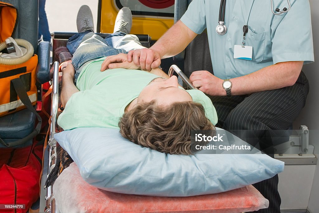 patient in Krankenwagen - Lizenzfrei Arbeiten Stock-Foto