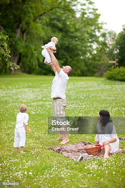 Familie Picknic Stockfoto und mehr Bilder von 12-17 Monate - 12-17 Monate, Aktivitäten und Sport, Blume