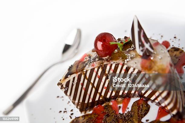 Pastel Foto de stock y más banco de imágenes de Alimento - Alimento, Cereza, Chocolate