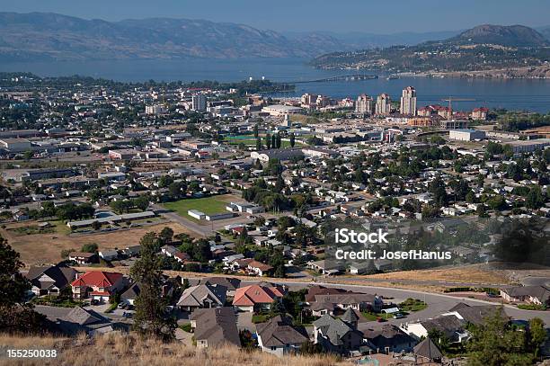 Kelowna E Lago Okanagan - Fotografie stock e altre immagini di Kelowna - Kelowna, Città, Ambientazione esterna