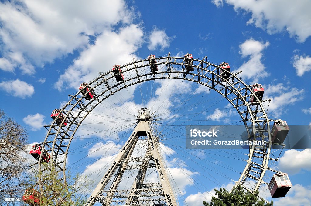 Prater Diabelski młyn przeciwko pochmurno niebo, Wiedeń, Austria - Zbiór zdjęć royalty-free (Bez ludzi)