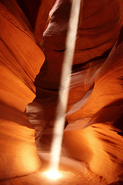 increíble haz de luz - canyon heaven sunbeam arizona fotografías e imágenes de stock