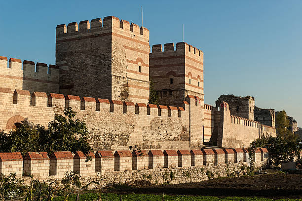 ściany of istanbul - mur obronny mur zdjęcia i obrazy z banku zdjęć