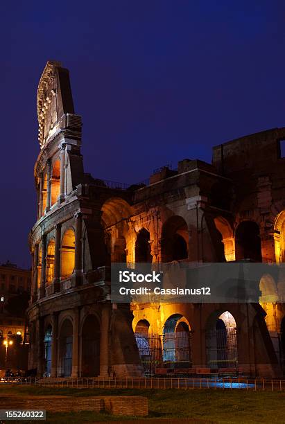 Photo libre de droit de Colisée À Nuit Rome Italie banque d'images et plus d'images libres de droit de Amphithéâtre - Amphithéâtre, Archéologie, Aube